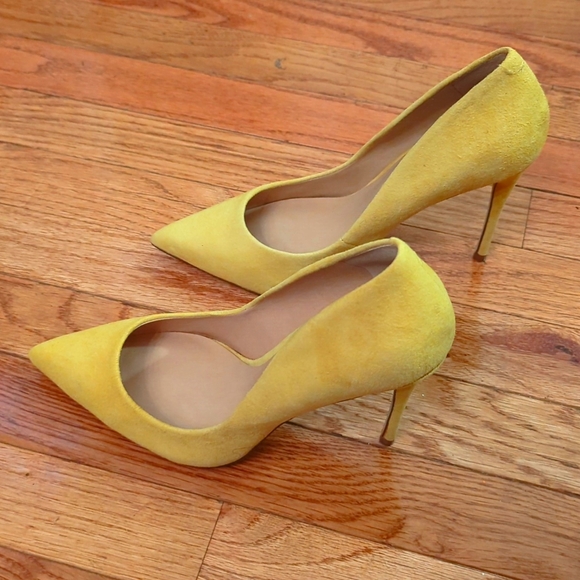 Steve Madden Yellow Suede Pumps - Picture 2 of 4